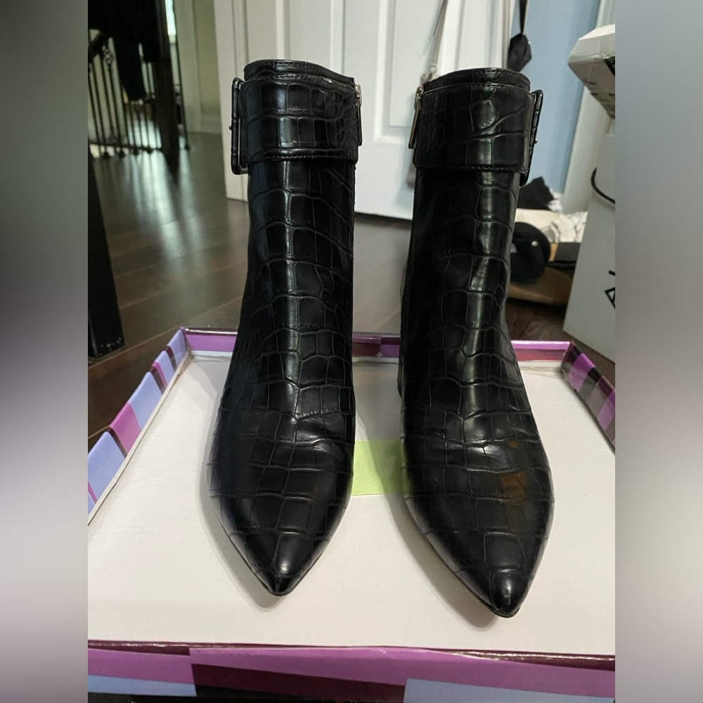 Women's Black Croc-Embossed Pointed Toe Ankle Boots - Brand Unknown